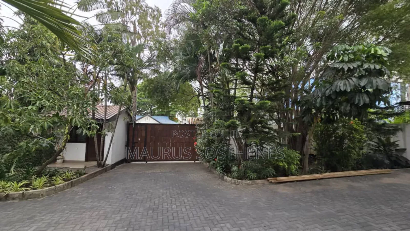 Furnished 5bdrm Mansion in Mikocheni B for sale
