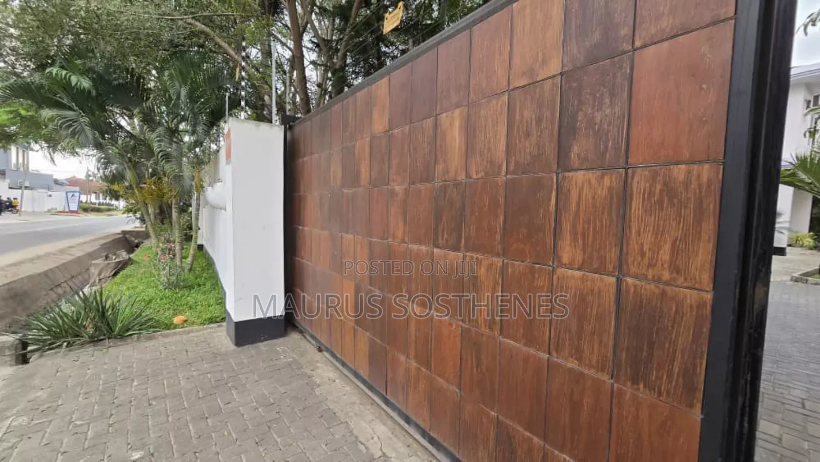 Furnished 5bdrm Mansion in Mikocheni B for sale