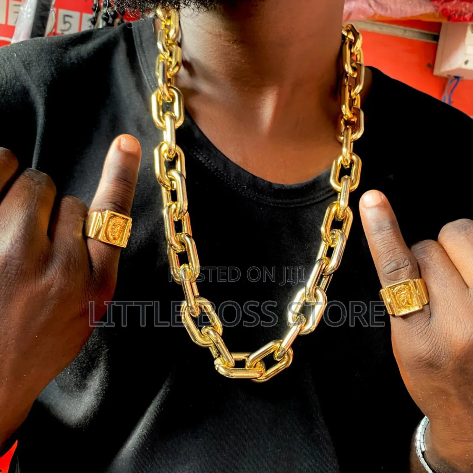 Chain and Ring in a Set
