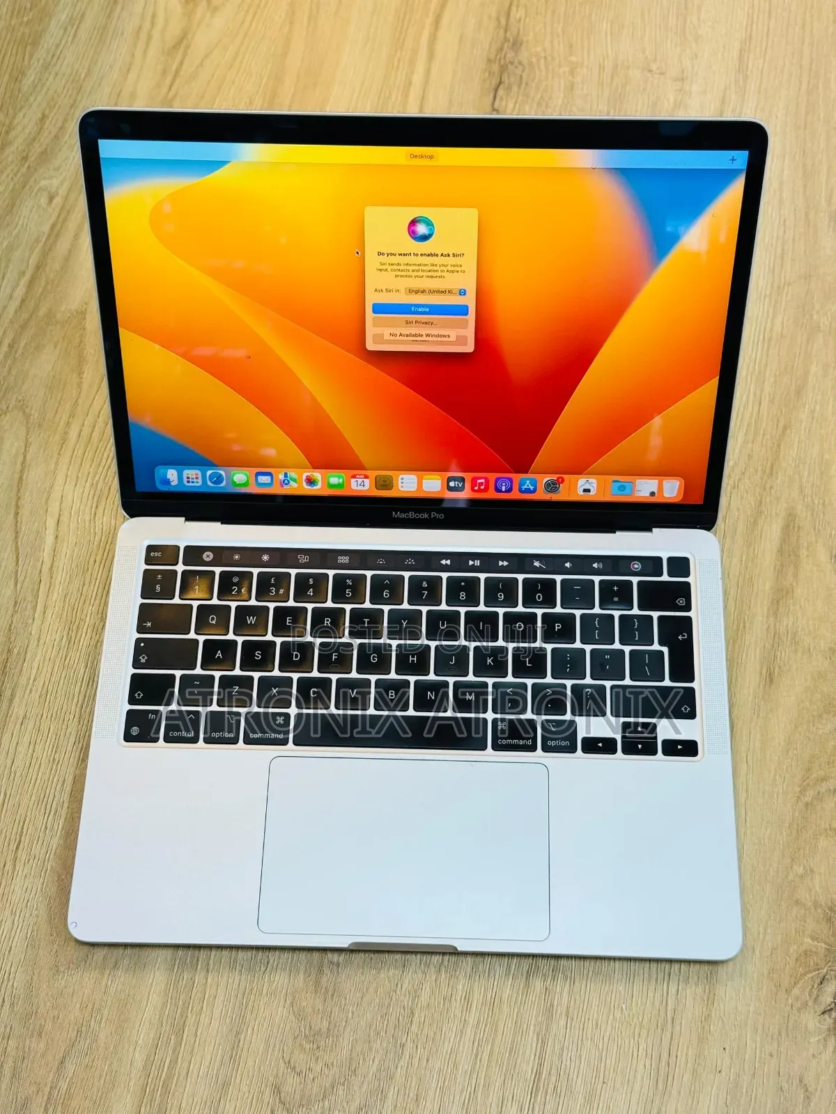 Laptop Apple MacBook Pro 2022 M2 8GB Apple M2 SSD 256GB