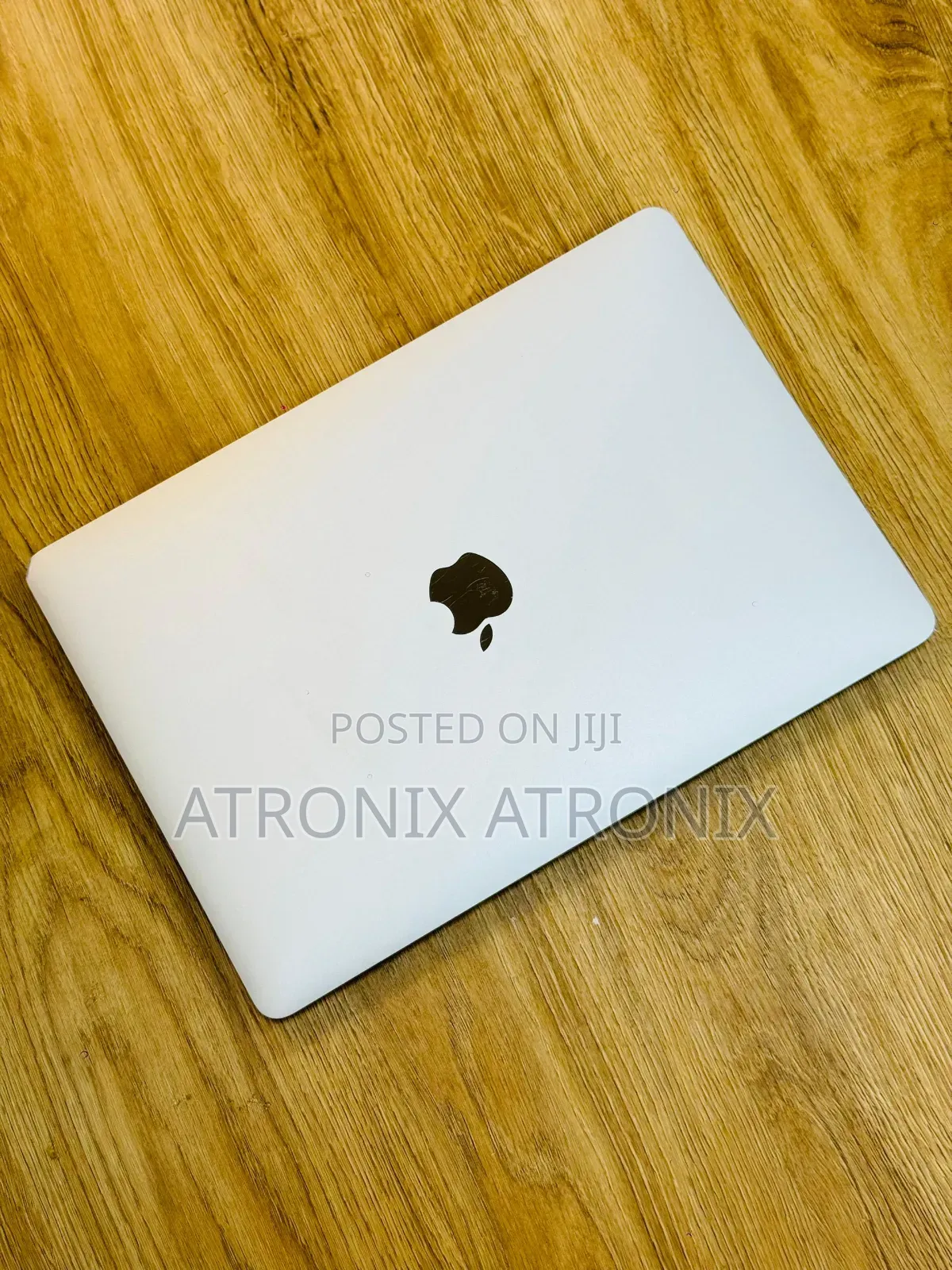 Laptop Apple MacBook Pro 2022 M2 8GB Apple M2 SSD 256GB