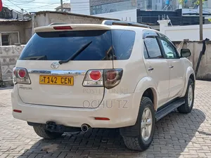 Toyota Fortuner 2009 White