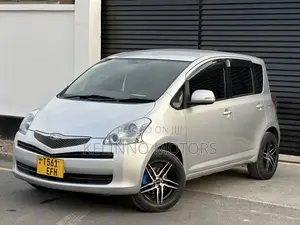 Toyota Ractis 2008 Silver