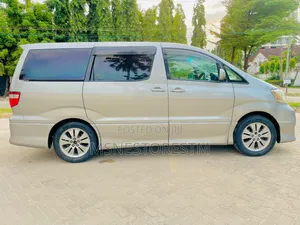Toyota Alphard 2.4 Petrol AWD 2004 Gold