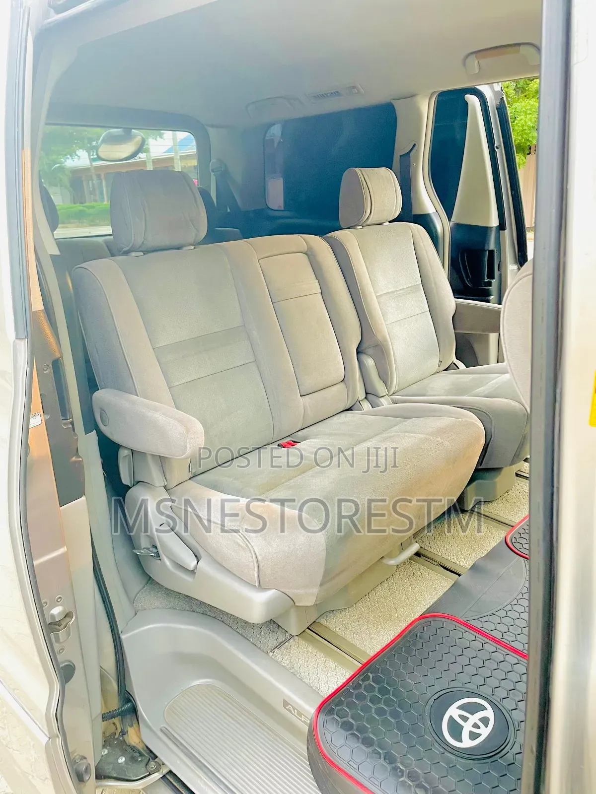 Toyota Alphard 2.4 Petrol AWD 2004 Gold