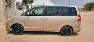 Toyota Noah 2.0 AWD (8 Seater) 2005 Gold