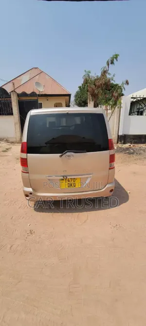 Toyota Noah 2.0 AWD (8 Seater) 2005 Gold