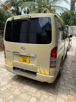 Toyota HiAce 2010 Beige