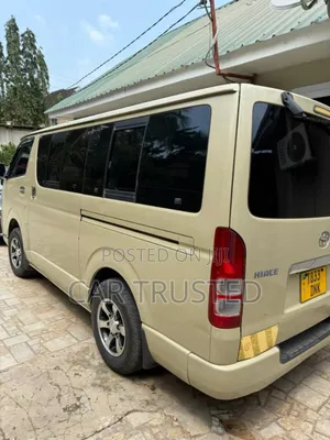 Toyota HiAce 2010 Beige