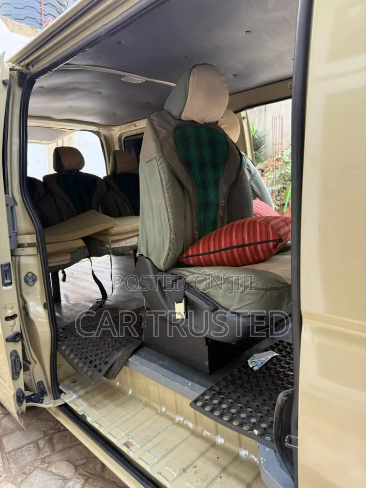 Toyota HiAce 2010 Beige