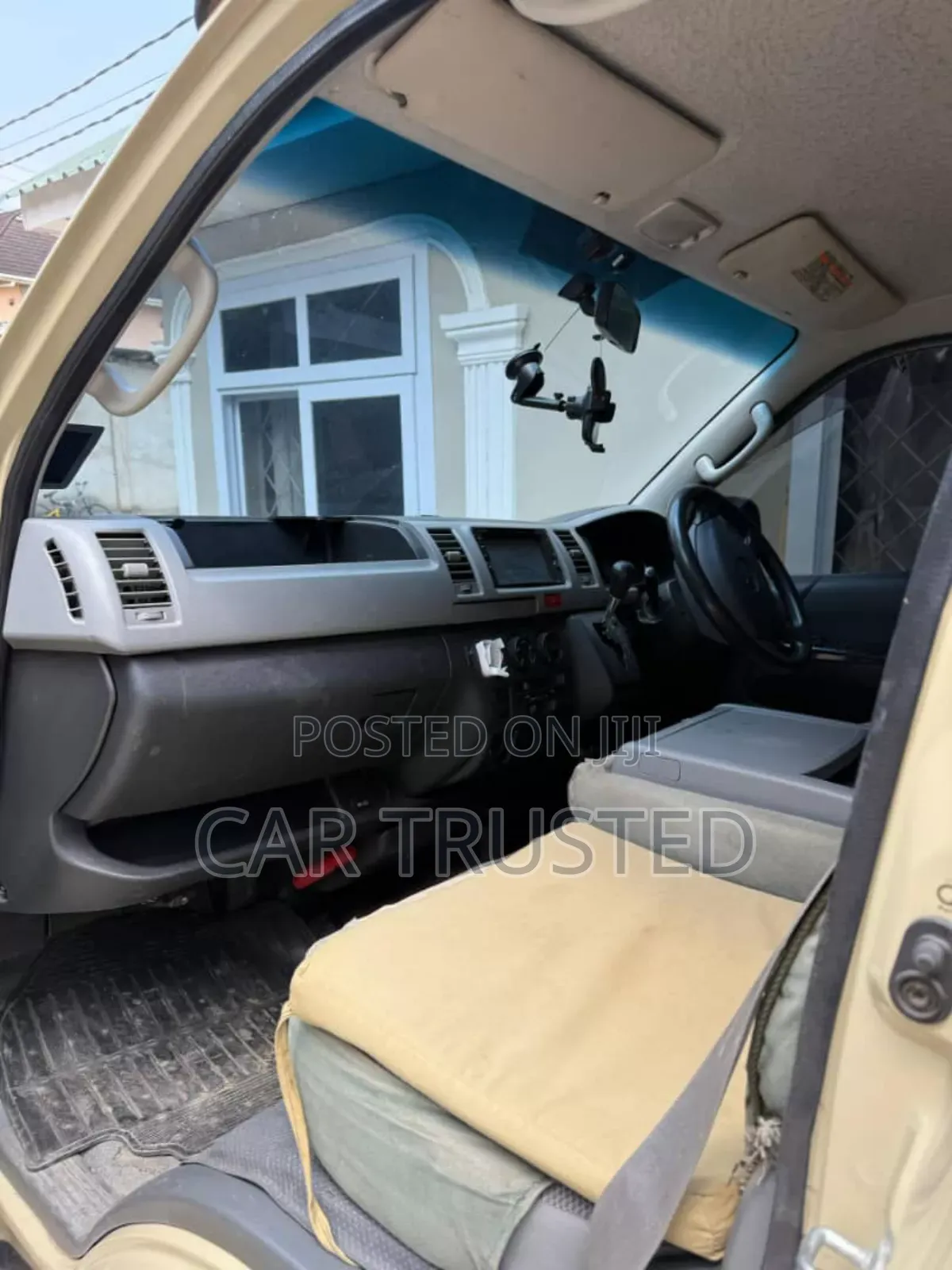 Toyota HiAce 2010 Beige