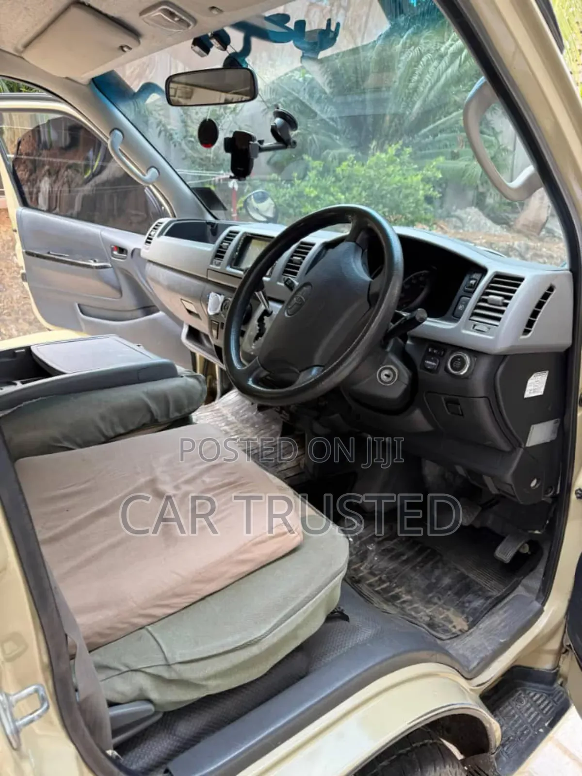 Toyota HiAce 2010 Beige