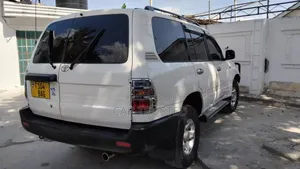 Toyota Land Cruiser 90 1998 White