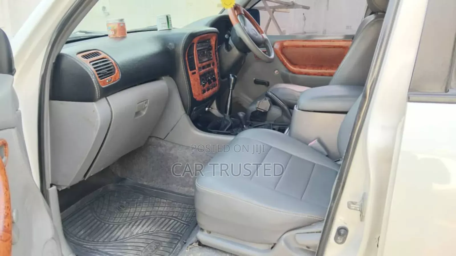 Toyota Land Cruiser 90 1998 White