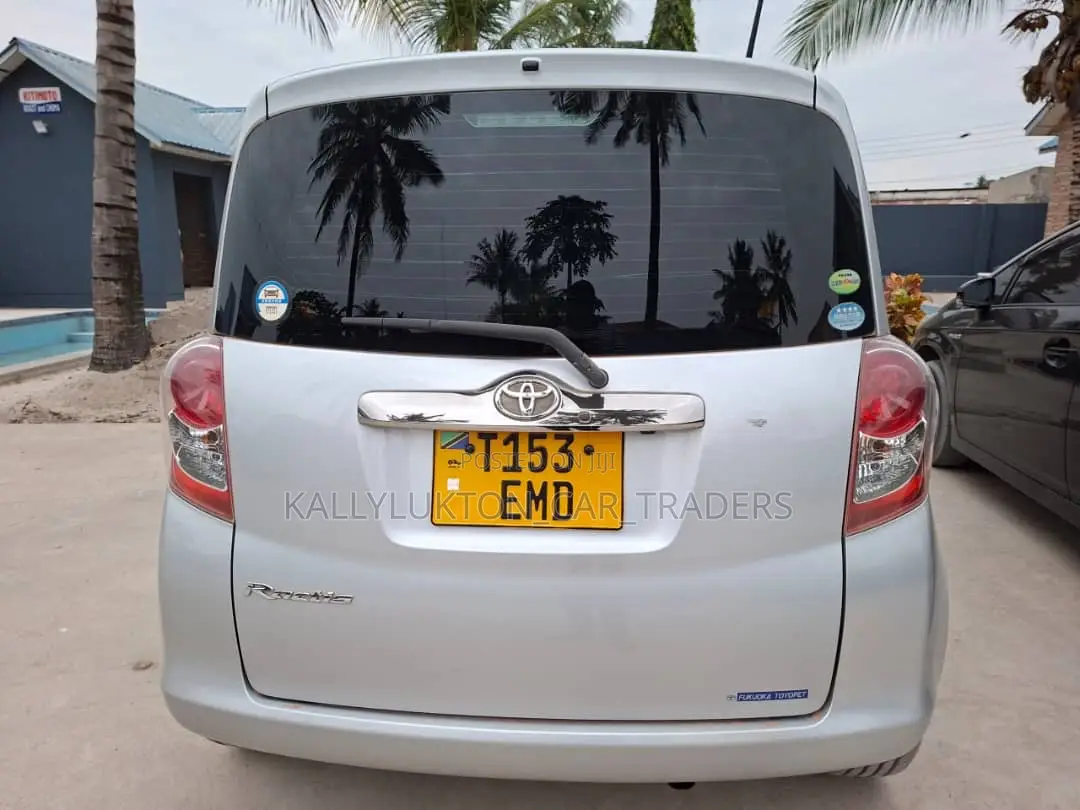 Toyota Ractis 2006 Silver