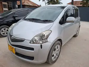 Toyota Ractis 2006 Silver