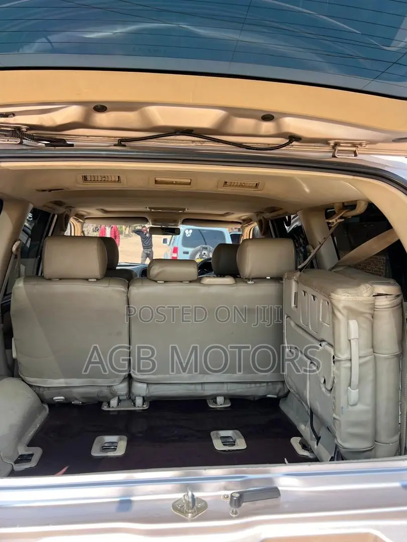 Toyota Land Cruiser 2004 Silver