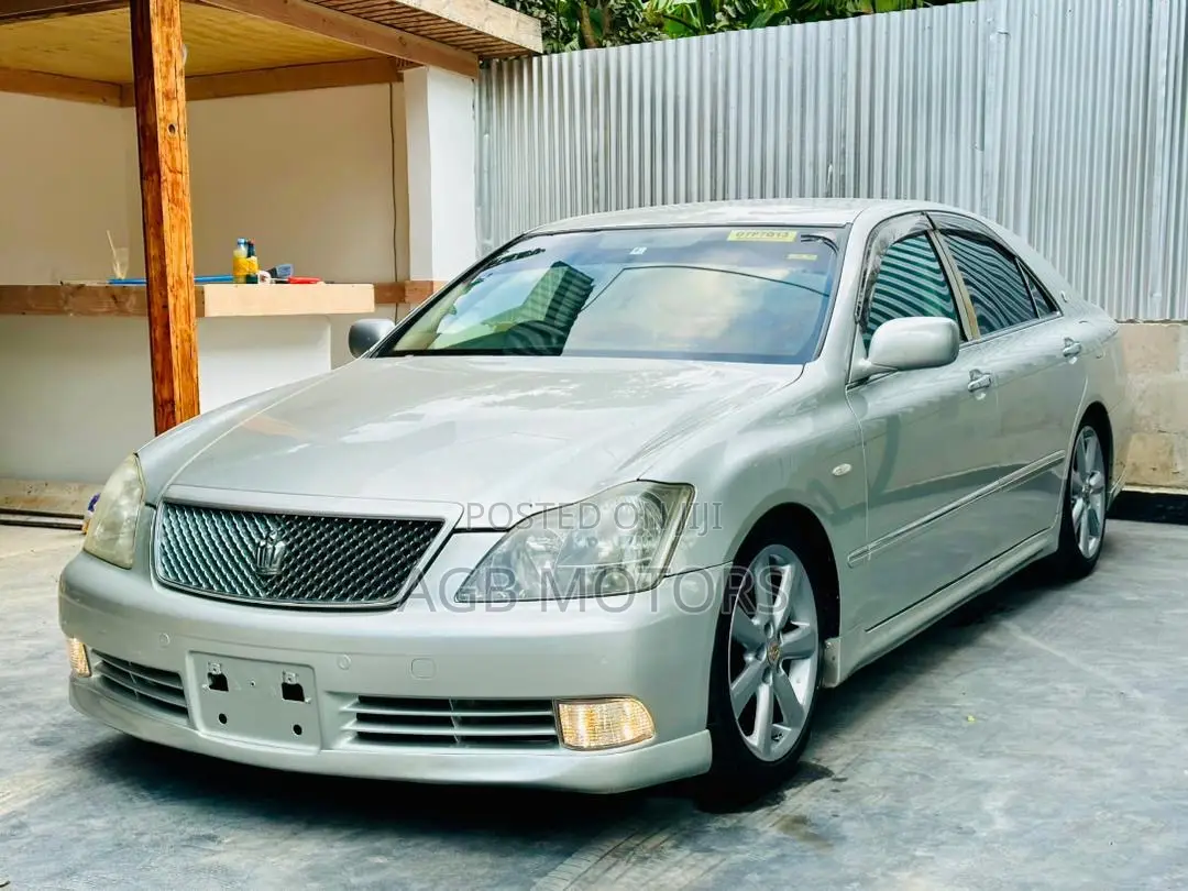 Toyota Crown Royale 2005 Silver