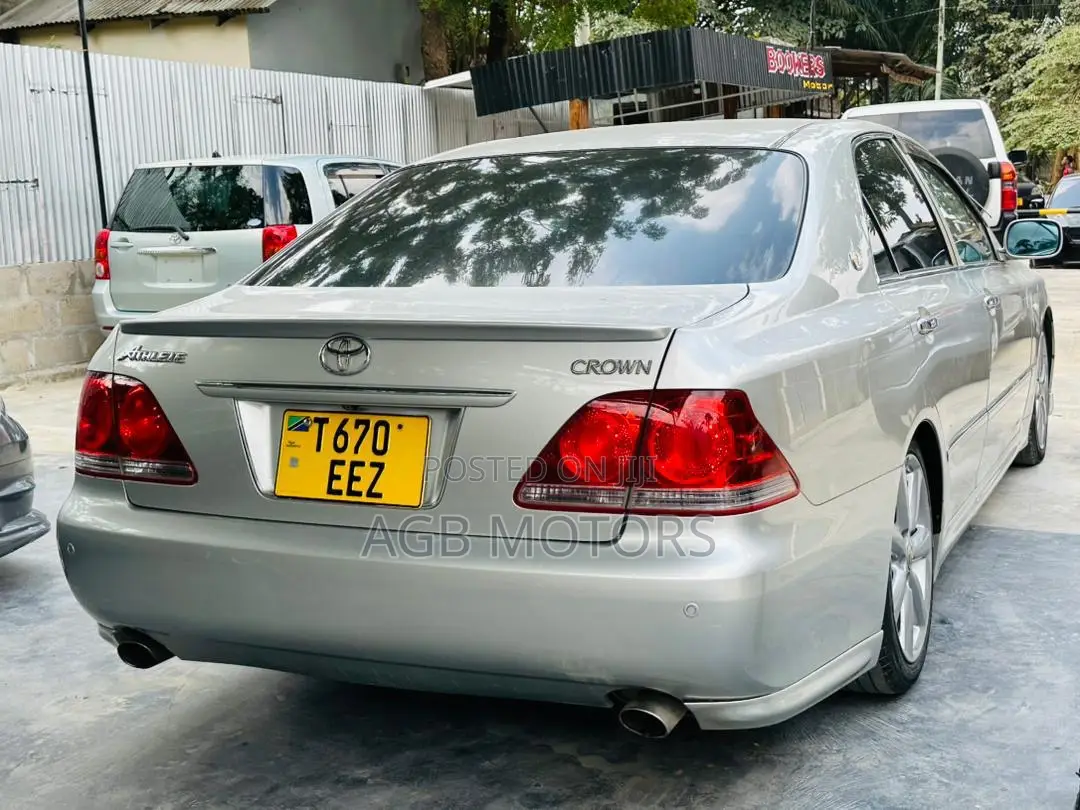 Toyota Crown Royale 2005 Silver