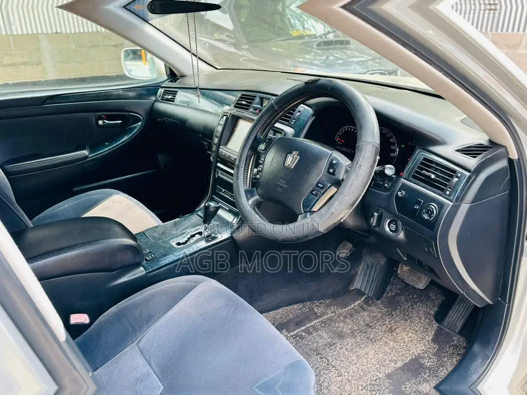 Toyota Crown Royale 2005 Silver