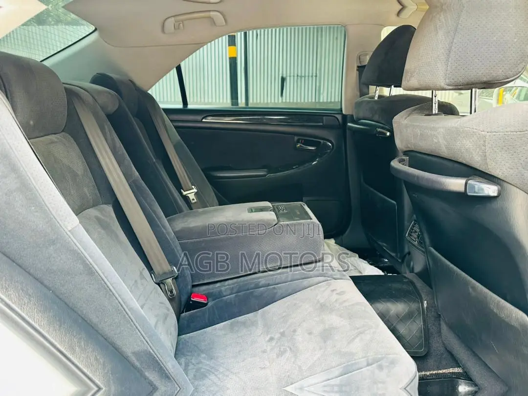 Toyota Crown Royale 2005 Silver