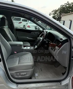 Toyota Crown 2010 Silver