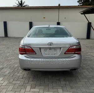 Toyota Crown 2010 Silver