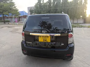 Toyota Corolla Rumion Hatchback 1.5 FWD 2010 Black
