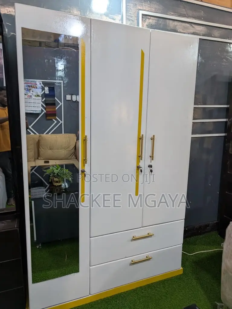 Kabati Threee Door