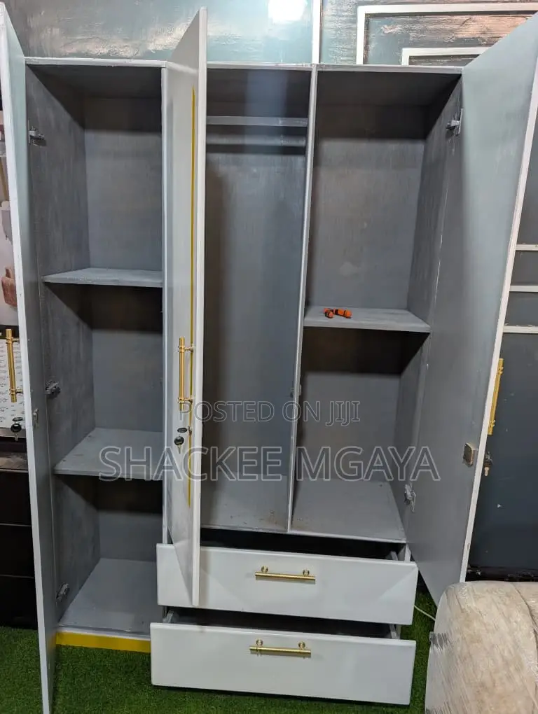 Kabati Threee Door
