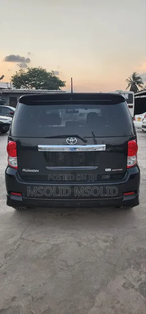 Toyota Corolla Rumion 2011 Black