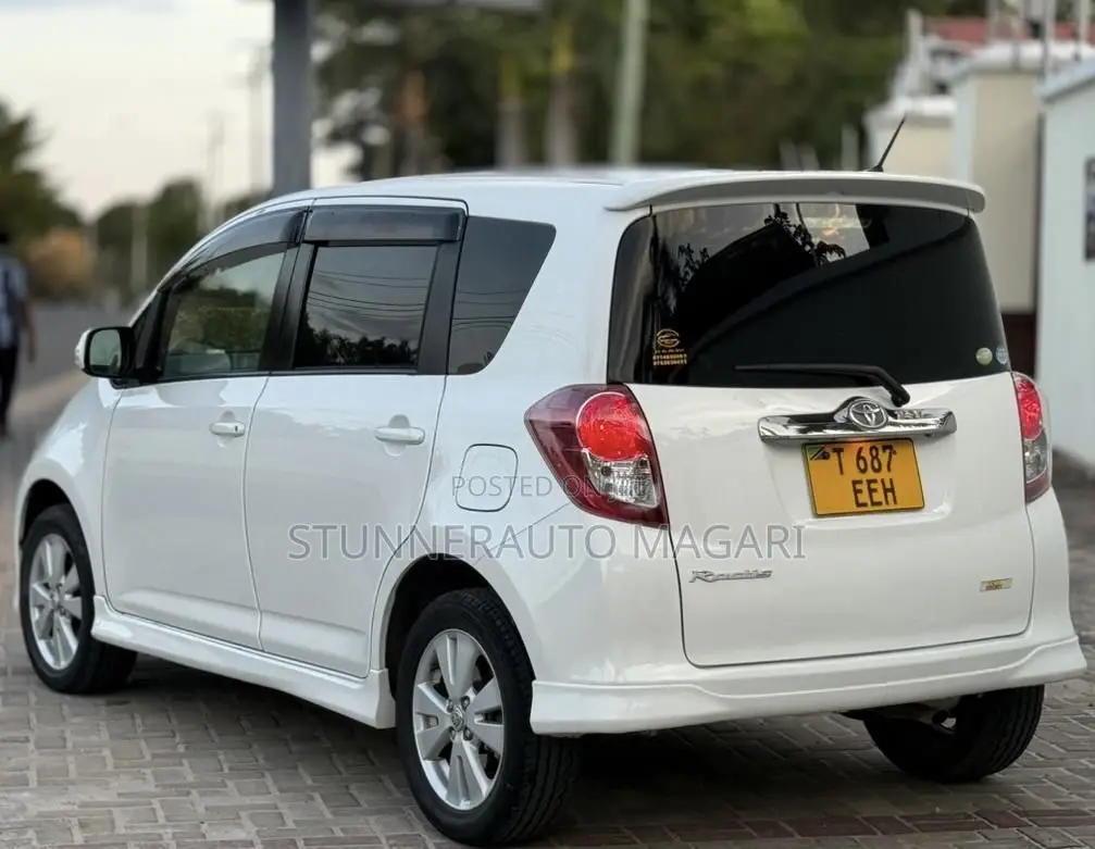 Toyota Ractis 2005 White