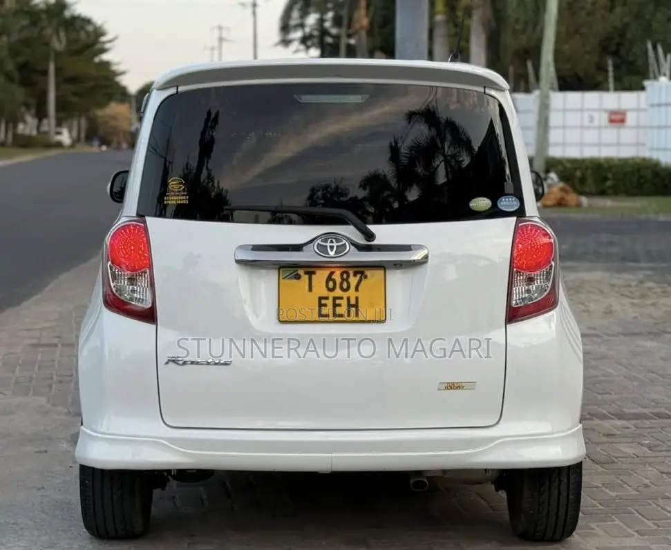 Toyota Ractis 2005 White