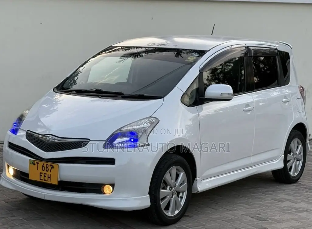 Toyota Ractis 2005 White