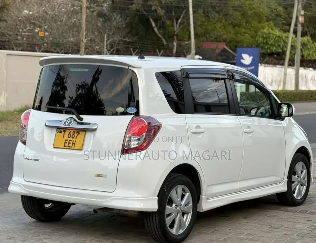 Toyota Ractis 2005 White