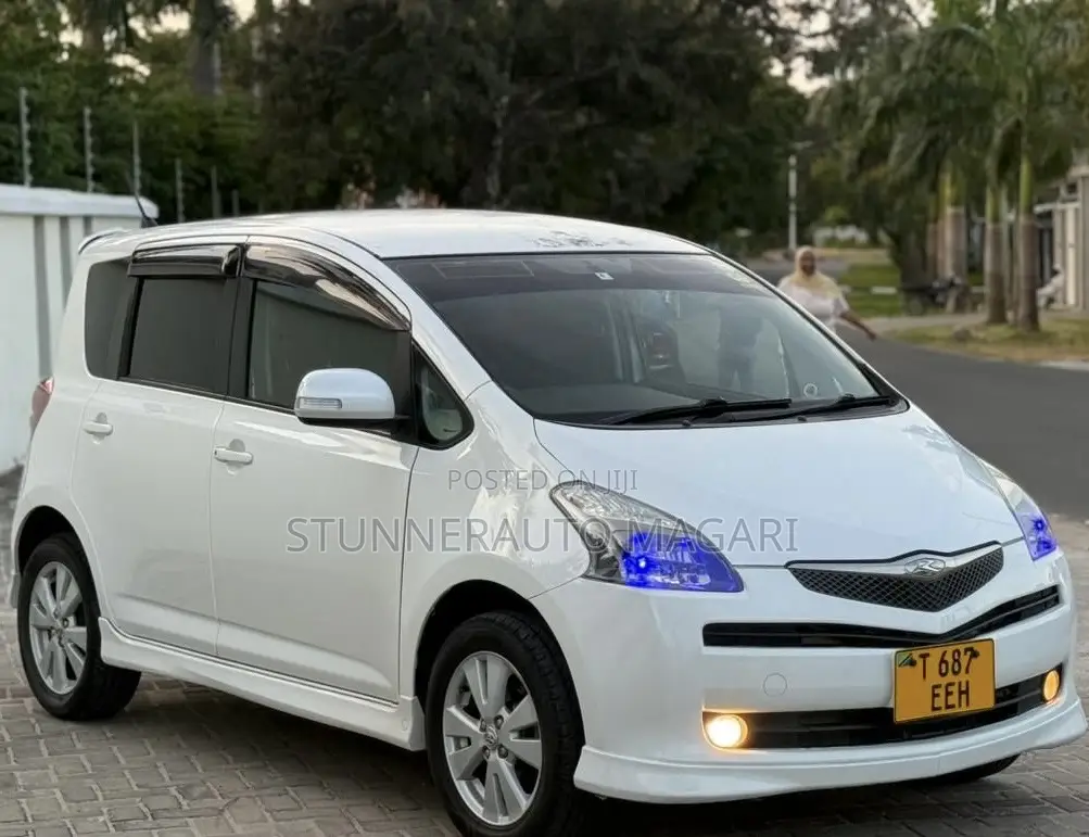 Toyota Ractis 2005 White