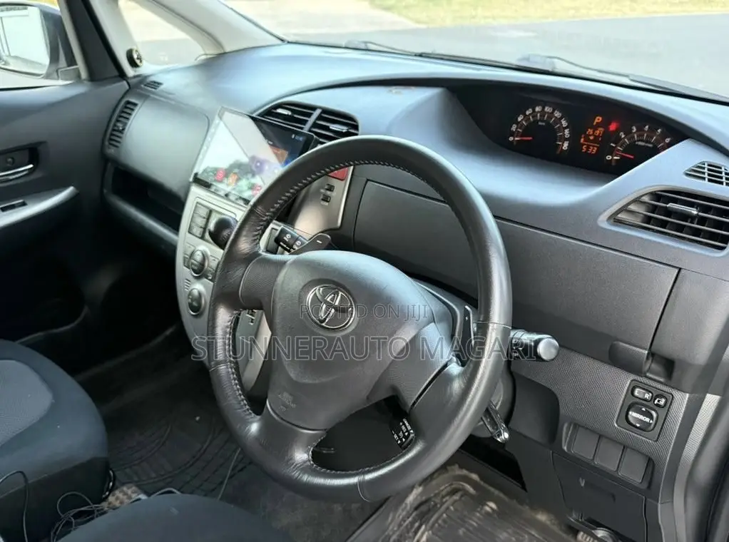 Toyota Ractis 2005 White