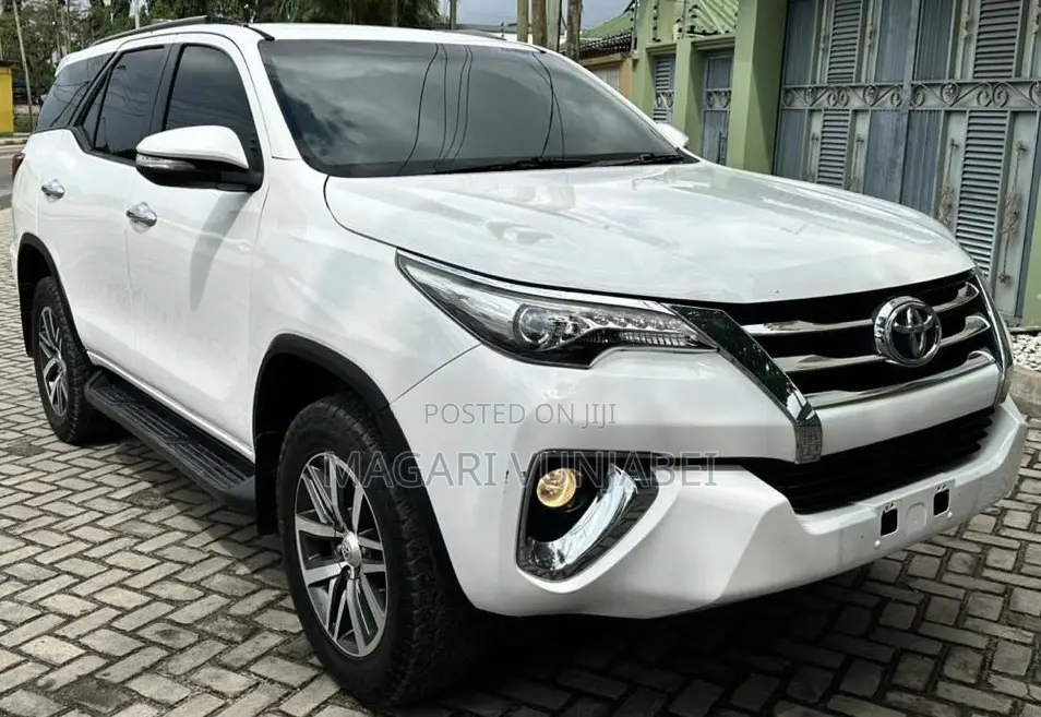 Toyota Fortuner 2018 Off white