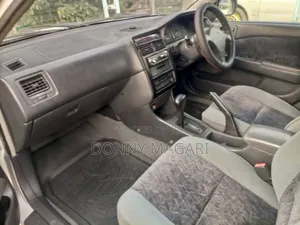 Toyota Carina 1.5 FWD Sedan 2000 Silver