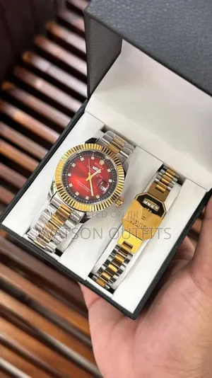 Full Boxed Watches With Bracelets Very Classic and Hot