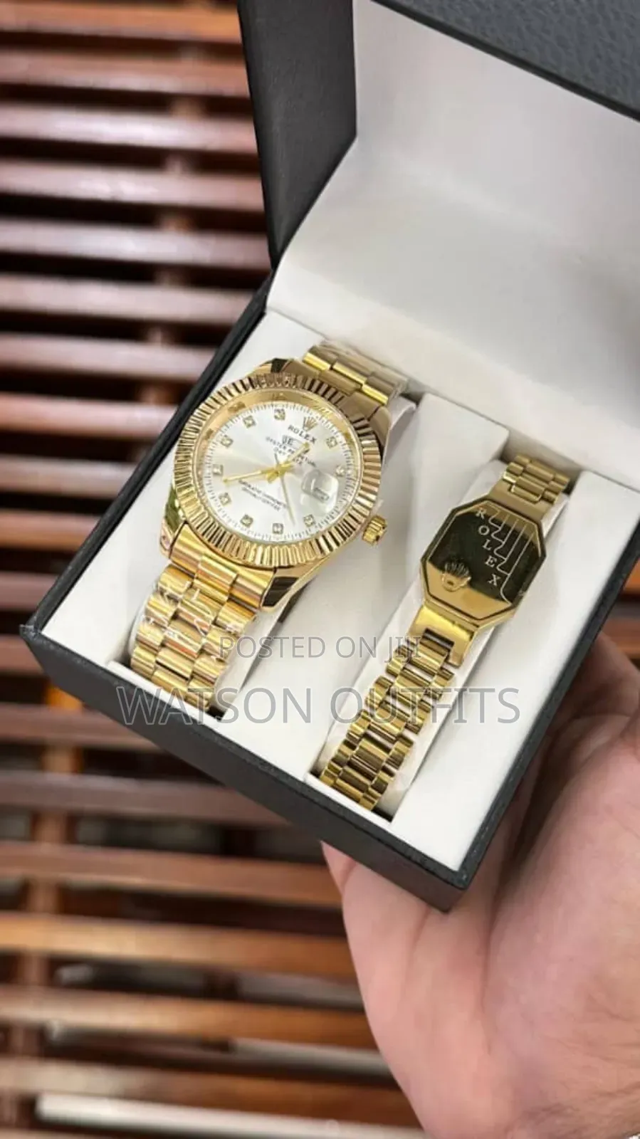 Full Boxed Watches With Bracelets Very Classic and Hot