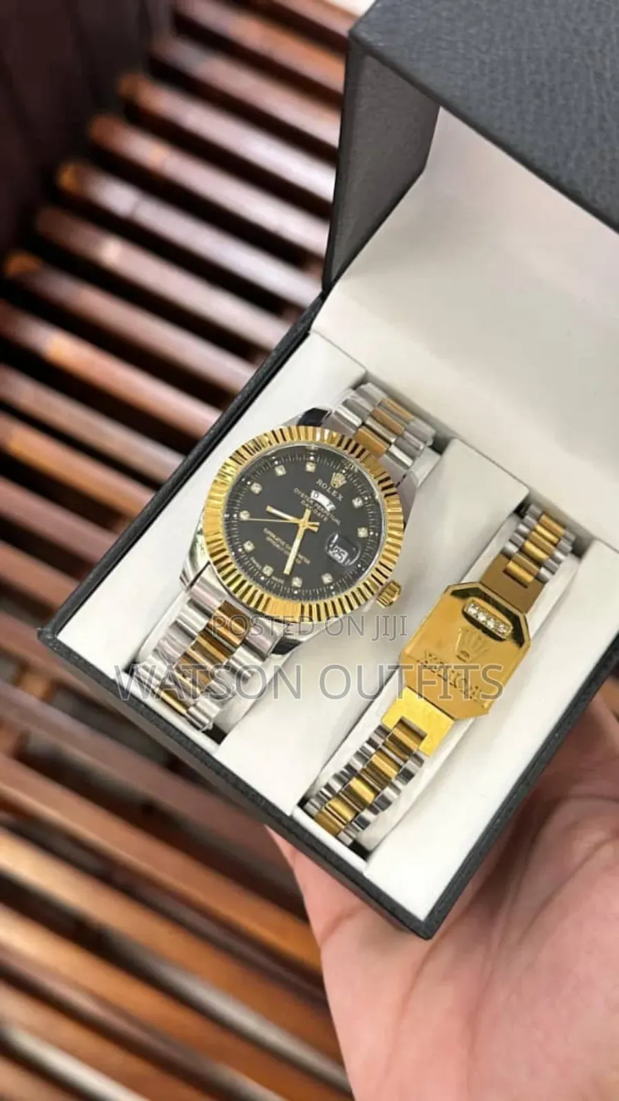 Full Boxed Watches With Bracelets Very Classic and Hot