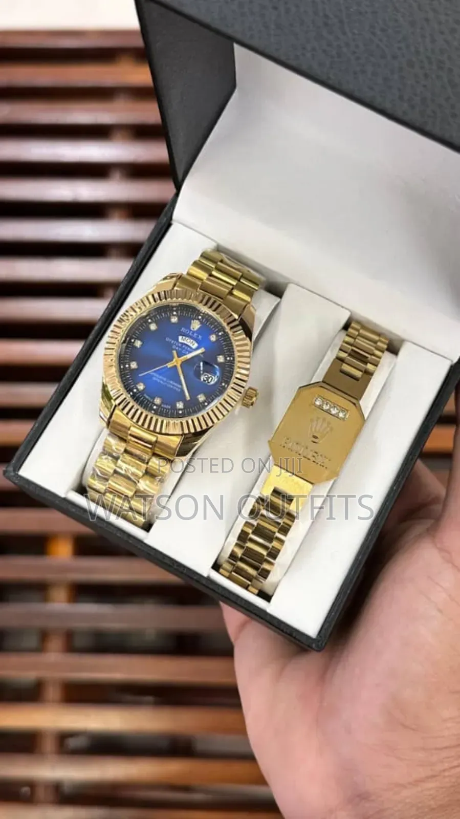 Full Boxed Watches With Bracelets Very Classic and Hot