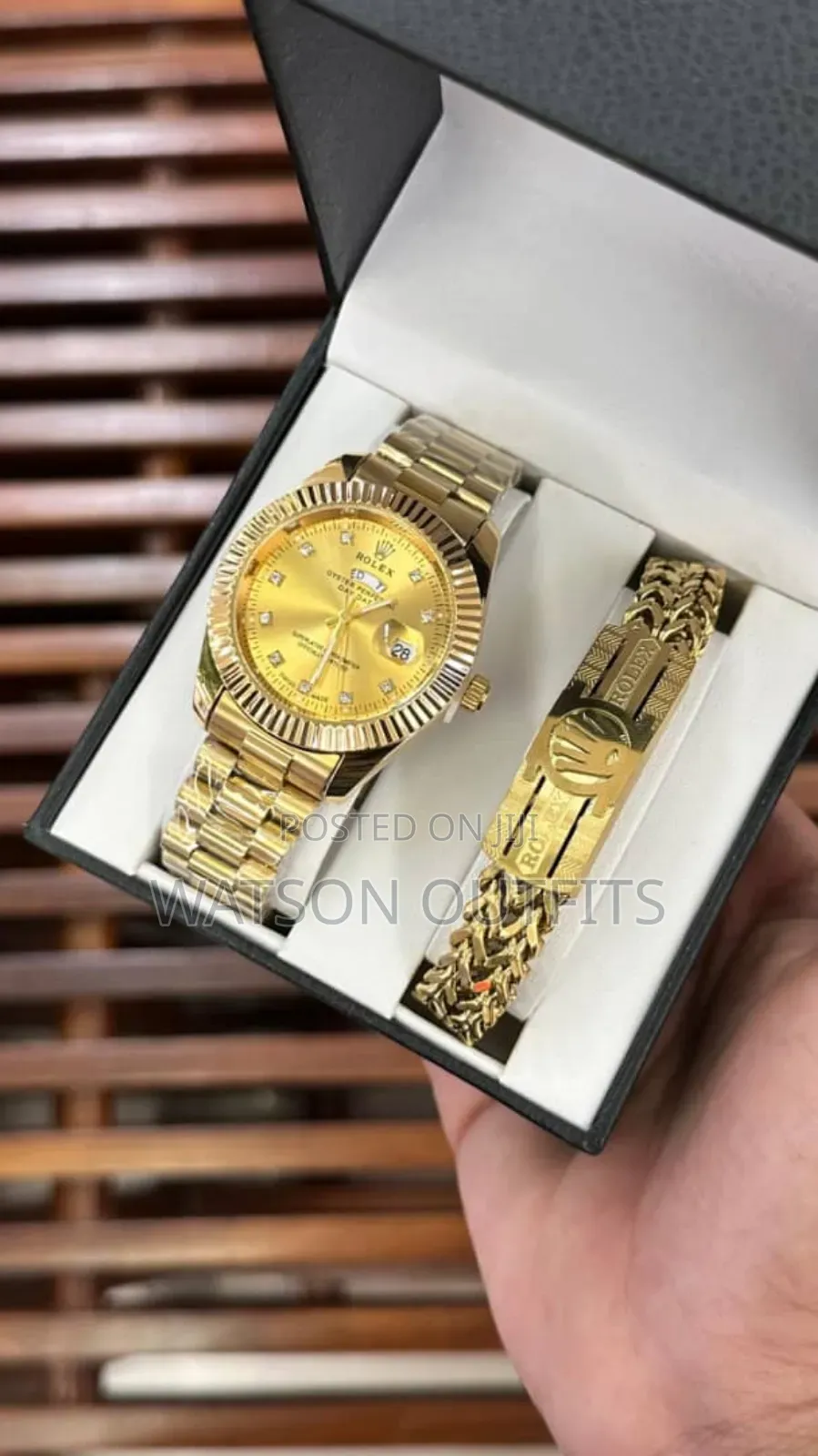 Full Boxed Watches With Bracelets Very Classic and Hot