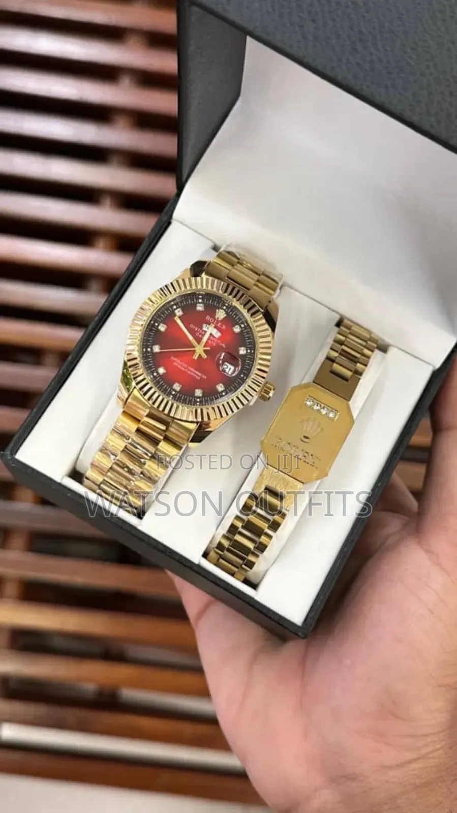 Full Boxed Watches With Bracelets Very Classic and Hot
