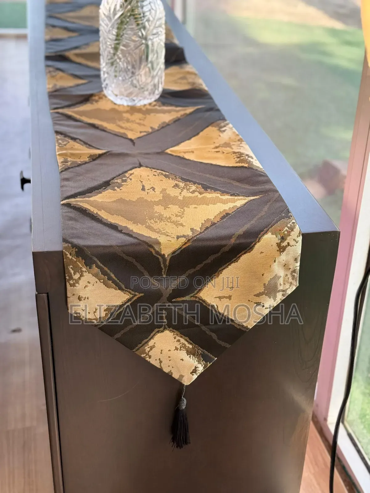Table Runner* Size: (200*33)
