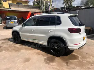 Volkswagen Tiguan 2012 Pearl