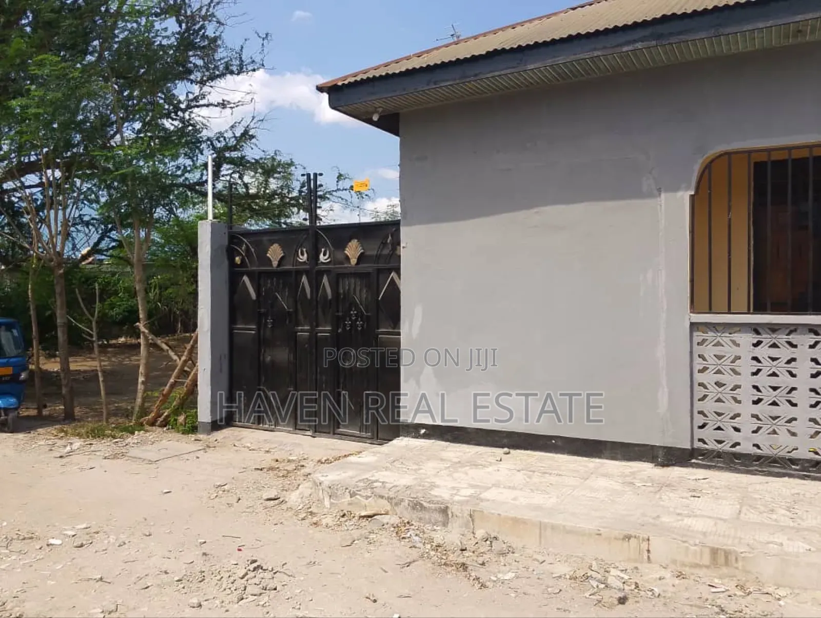 12bdrm House in Mbagala for sale