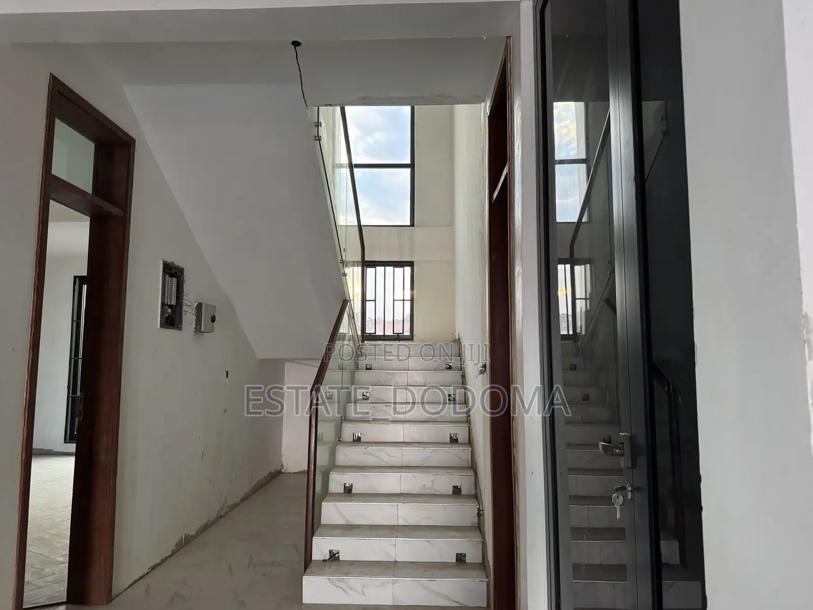 5bdrm Mansion in Iyumbu West for sale