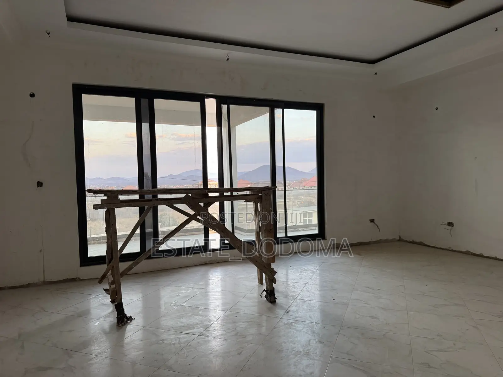 5bdrm Mansion in Iyumbu West for sale